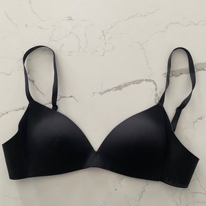 Lululemon ‘Take Shape’ bra in black